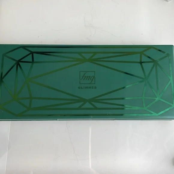 Avon Mega Palette. - Picture 3 of 5